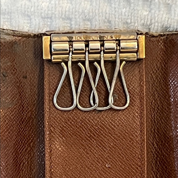 Louis Vuitton 4 Hook Key Holder - Picture 9 of 13